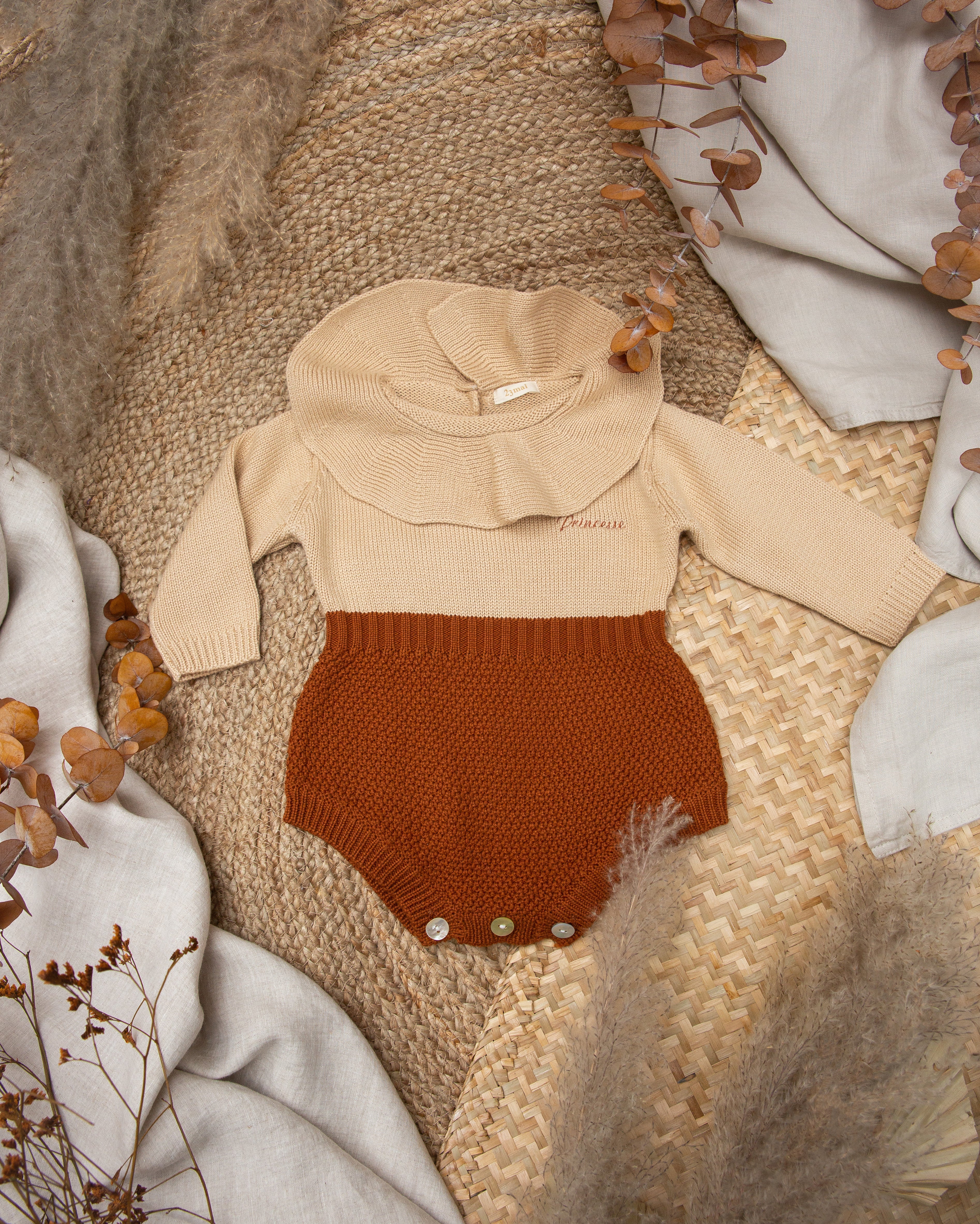 Two-tone knitted romper